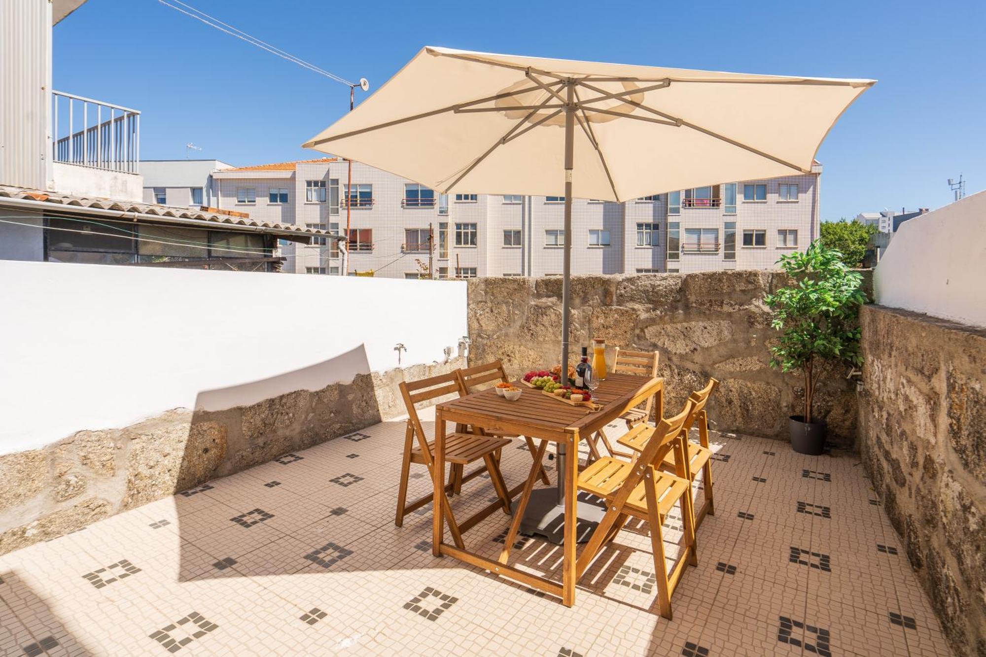 Host Wise - Elegant Colorful House W Private Terrace Сasa de vacaciones Oporto