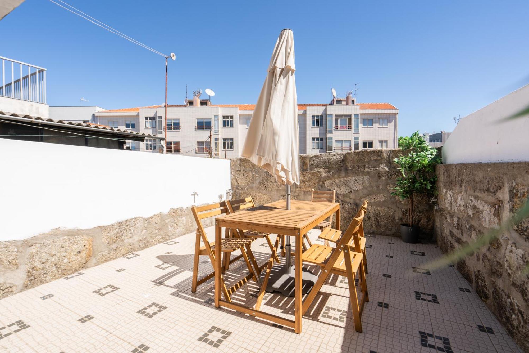 Host Wise - Elegant Colorful House W Private Terrace Oporto